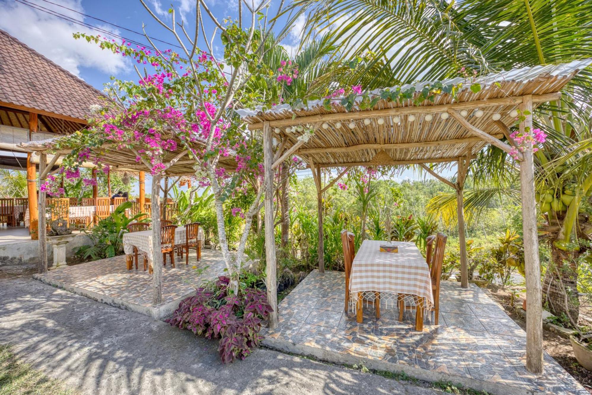 Bagia Bungalows Batumadeg Exterior photo